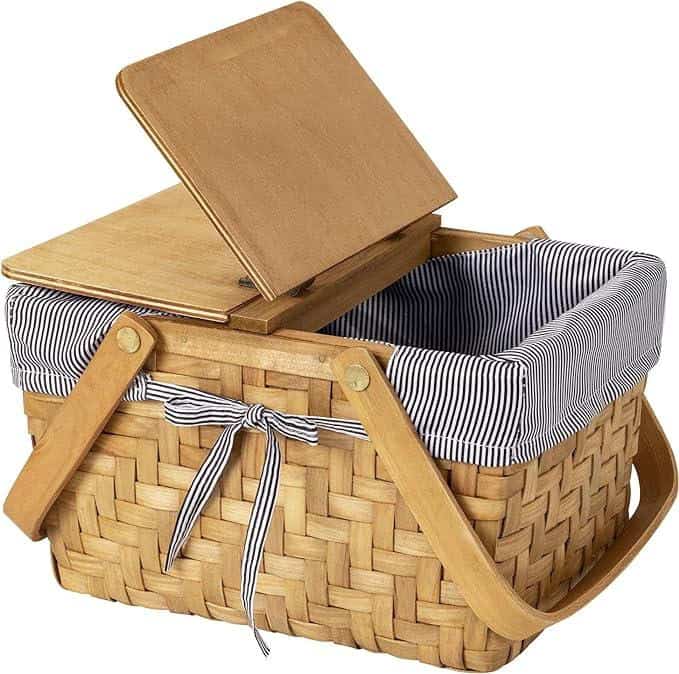 A basket with a lid and a wooden handle.