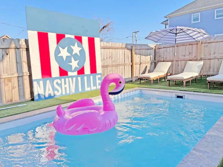 A pink flamingo float in the pool of an nashville motel.