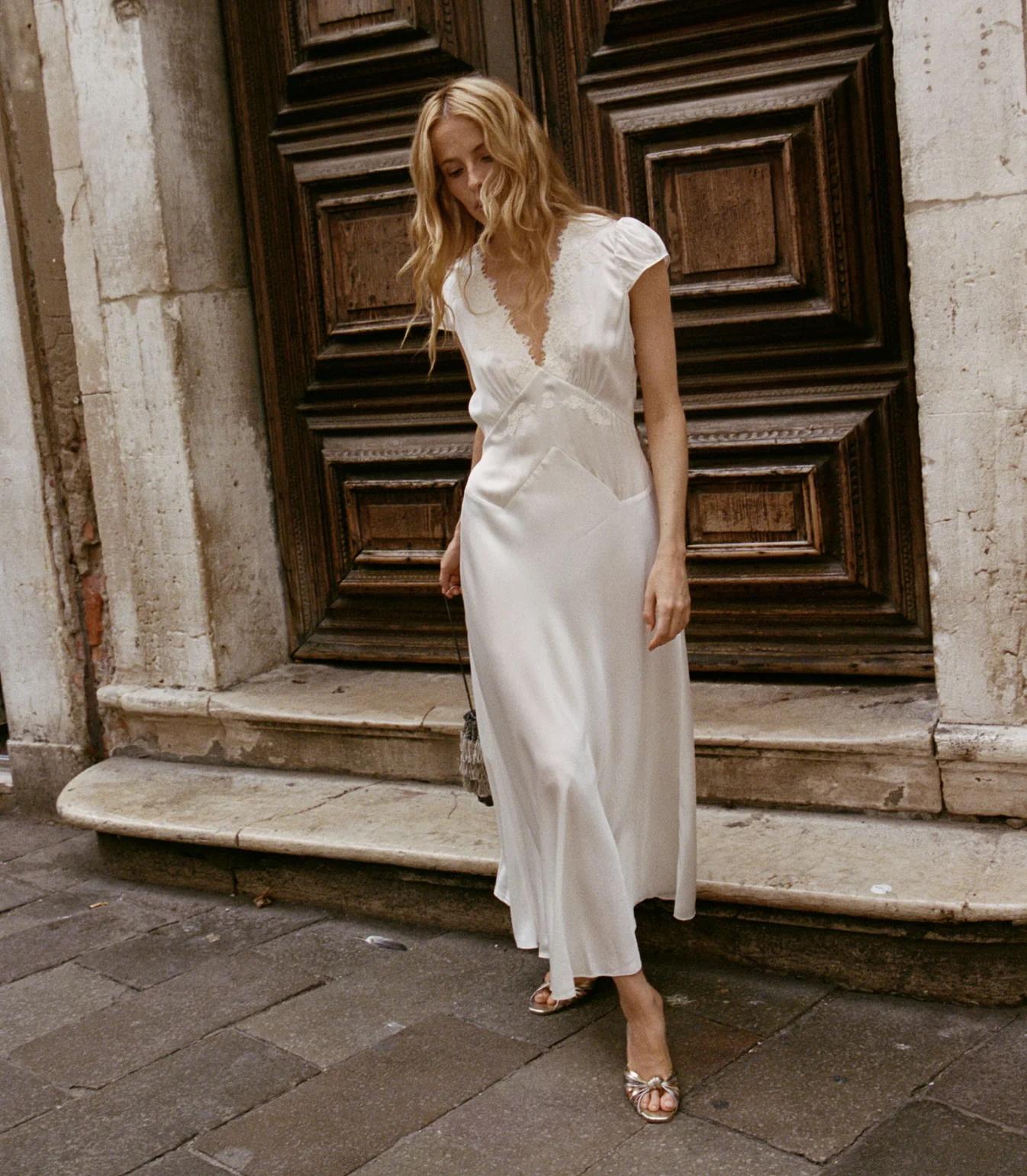 19 Of The Best Dresses For Engagement Photos  5 Silk Long Dress